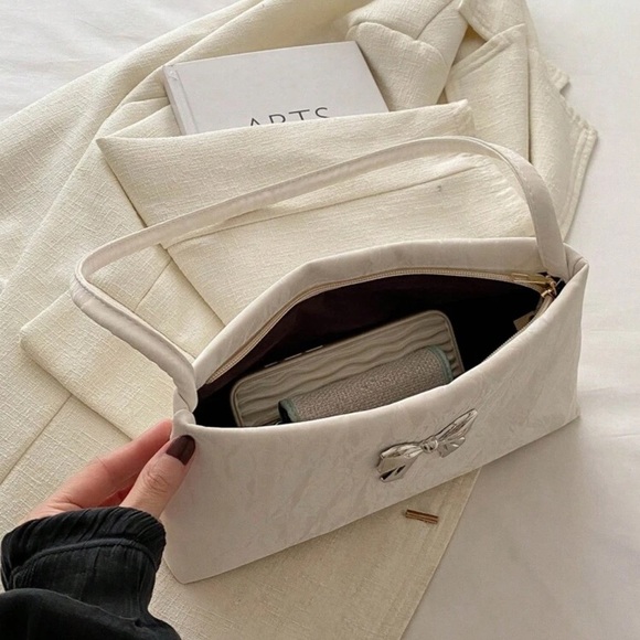 White rectangular lace printed shoulder bag witb silver bow detail | NWT - Picture 4 of 5